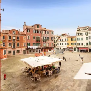 https://frari-house-basilica-dei-frari.hotelslidodijesolo.com