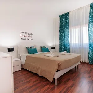 https://hapton-house-central-12.hotelslidodijesolo.com